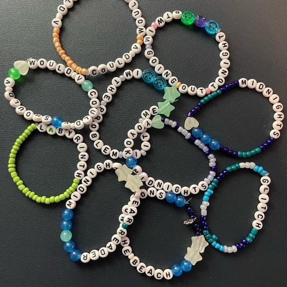 20 Friendship Bracelets for Trading at Taylor Swift Concerts—pack of 20 - Picture 7 of 16